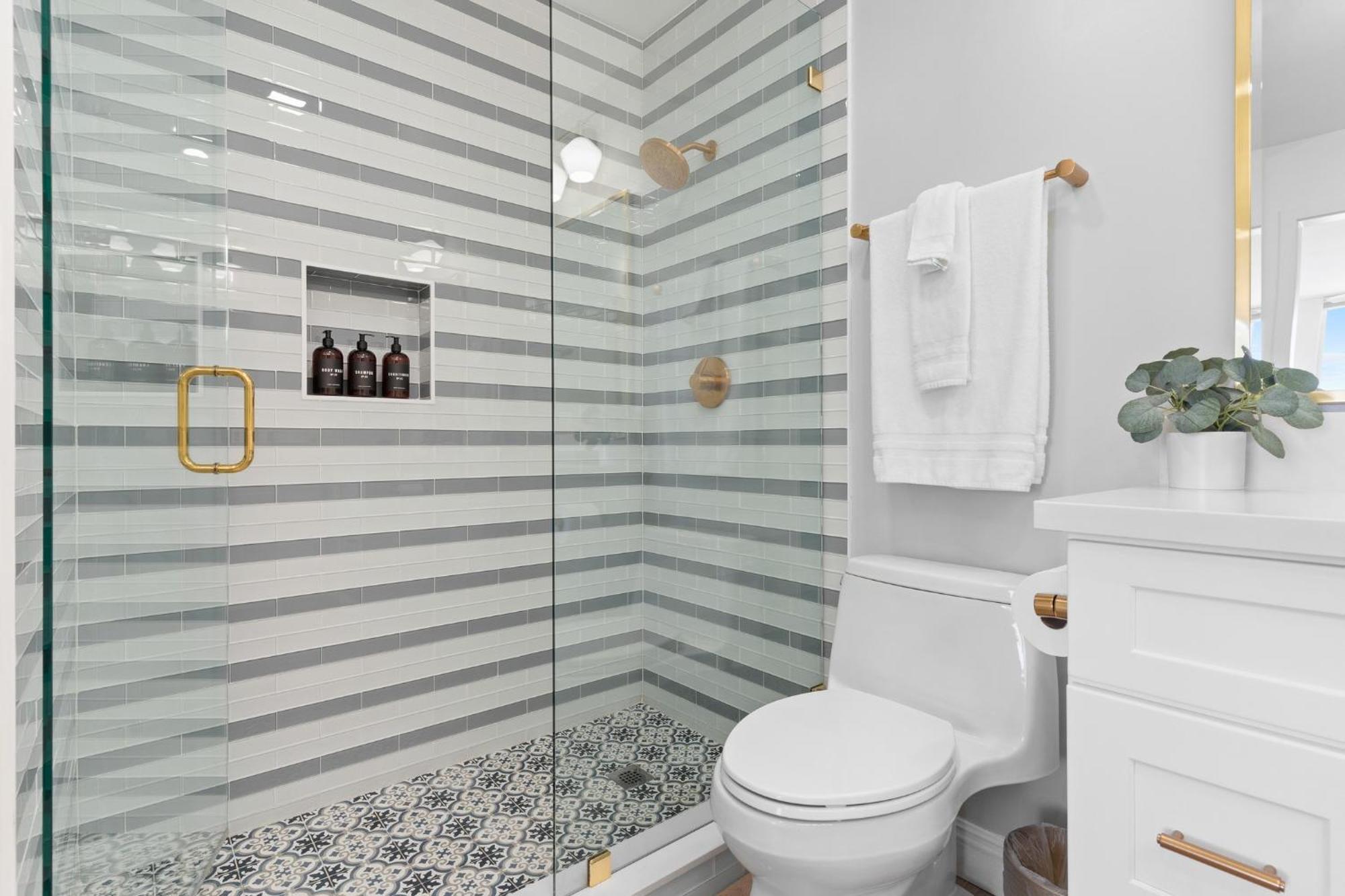 B5374 Breeze Mission Apartment San Diego